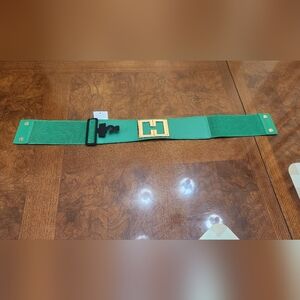 Green Stretch Belt w/back Snap Closure.